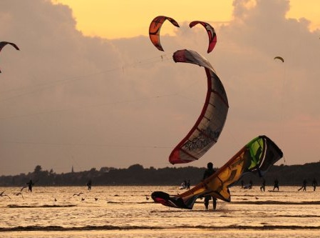 Maszoperia Pływanie na Campingu Maszoperia?v=